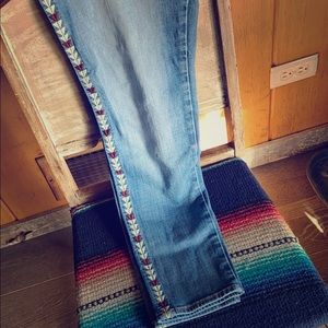 Driftwood mid rise skinny Jeans 8/9 29”inseam